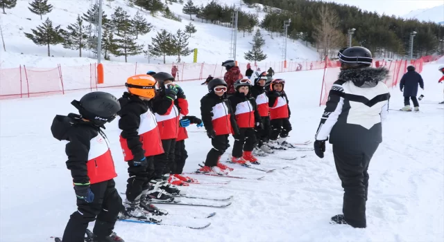 ”Kış sporları şehri”nde devlet desteğiyle kayak bilmeyen öğrenci kalmayacak