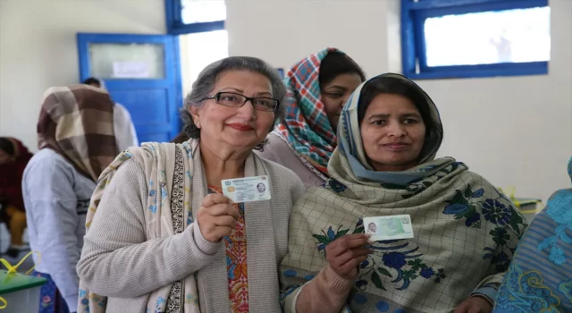 Pakistan’da oy verme işlemi devam ediyor
