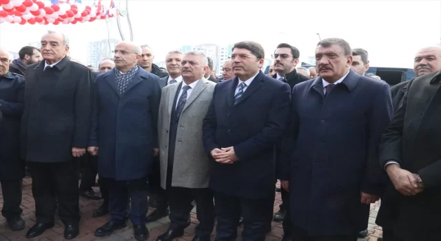 Adalet Bakanı Tunç Malatya’da ziyaretlerde bulundu