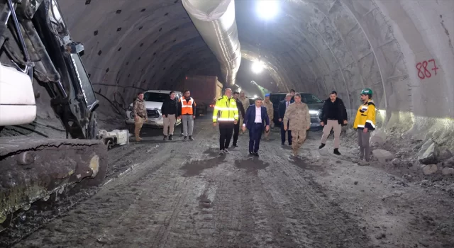 Şırnak Valisi Atay yapımı süren ŞırnakVan kara yolu tünel inşaatını inceledi
