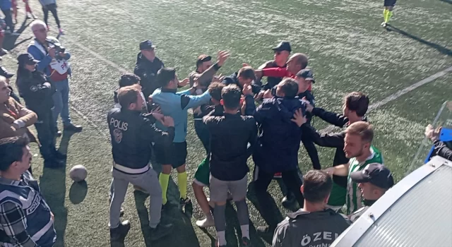 Zonguldak’ta amatör futbol maçında arbede çıktı