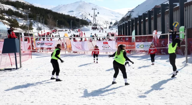 Üniversiteler Arası Türkiye Kar Voleybolu Şampiyonası, Erzurum’da başladı
