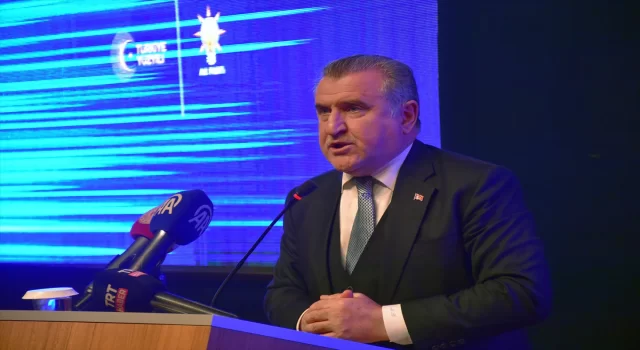 Gençlik ve Spor Bakanı Bak, Artvin’de belediye başkan adayları tanıtım töreninde konuştu: