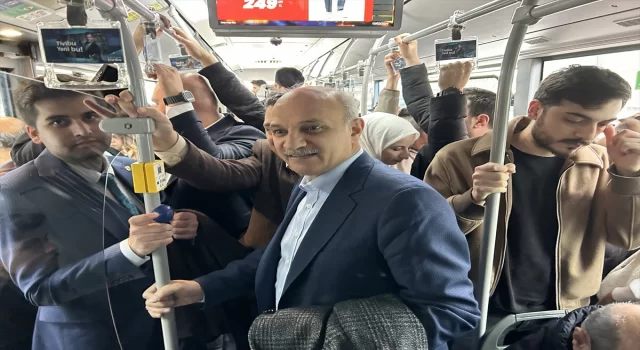 Saadet Partisi İBB Başkan adayı Aydın, metrobüs ve Marmaray’ı kullandı: