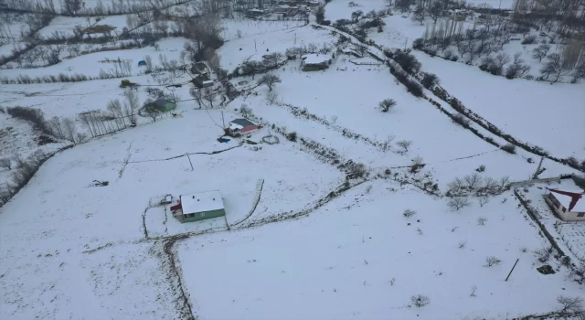 Kar yağışıyla beyaza bürünen Iğdır’ın dağ köylerinde kış çetin geçiyor