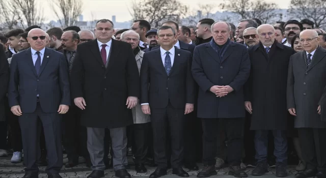 CHP Genel Başkanı Özel, vefatının birinci yılında Deniz Baykal’ın mezarını ziyaret etti: