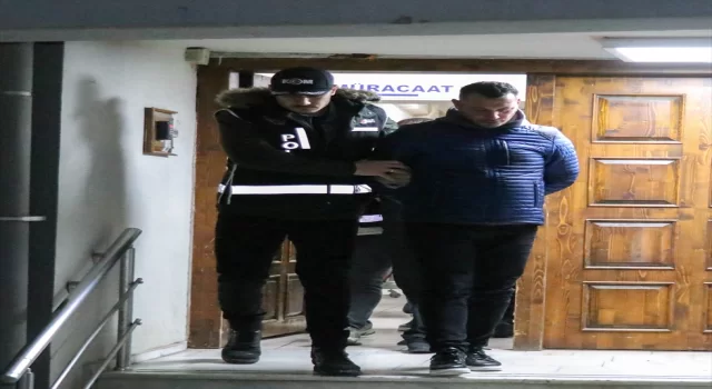 İzmir’de suç gelirlerinin aklanmasına yönelik operasyonda yakalananlardan 5’i adliyeye sevk edildi