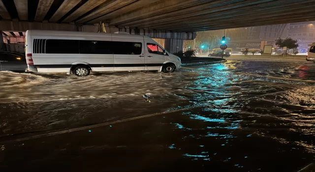 GÜNCELLEME Antalya’da şiddetli yağış yaşamı olumsuz etkiledi