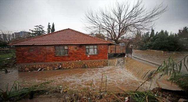 Antalya’daki şiddetli yağış etkili oluyor