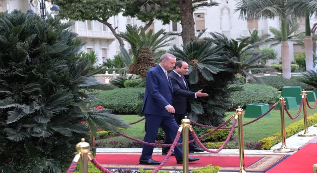 Cumhurbaşkanı Erdoğan Mısır’da resmi törenle karşılandı