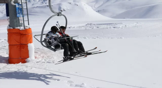 Isparta’daki Davraz Kayak Merkezi’nde sezon açıldı 