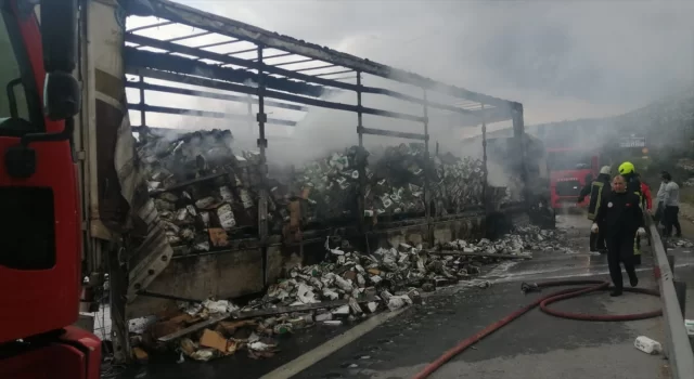 Adana’da seyir halindeki tırda çıkan yangın söndürüldü