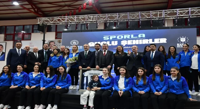 Gençlik ve Spor Bakanı Bak, Bursa’da sporcularla bir araya geldi: