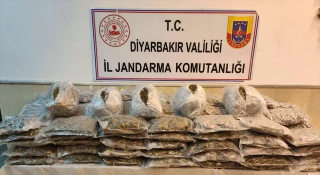 Diyarbakır’da bir araçta 67 kilogram esrar ele geçirildi