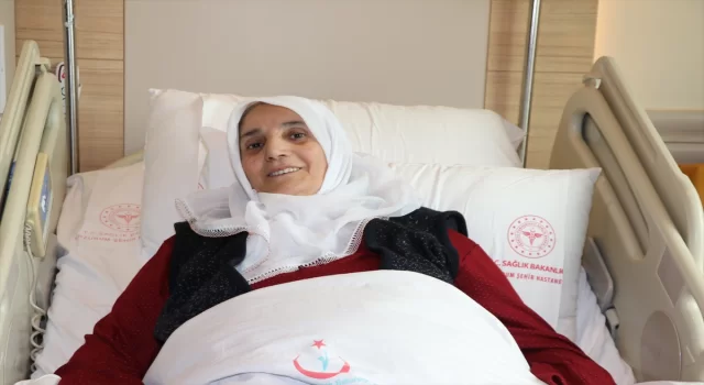 Erzurum’da kalp kapak deliği ameliyatsız kapatılan yaşlı kadın sağlığına kavuştu