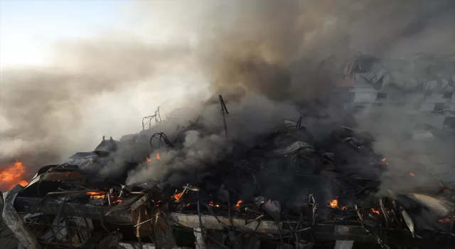 Batı Şeria’nın El Halil kentinde bir fabrikada büyük bir yangın çıktı