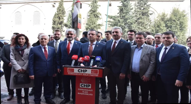 CHP Genel Başkanı Özel, Bursa’da partisinin Osmangazi İlçe Başkanlığını ziyaret etti: