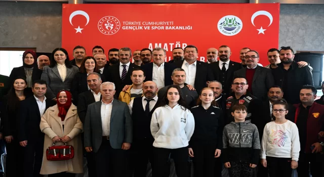 Gençlik ve Spor Bakanı Osman Aşkın Bak, amatör sporcularla bir araya geldi: 