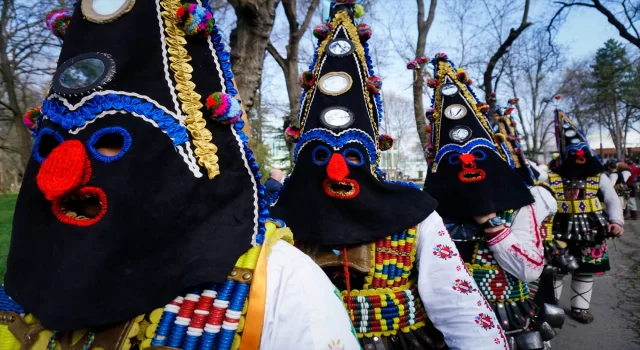 Bulgaristan’da antik çağdan kalma geleneksel maske festivali düzenlendi