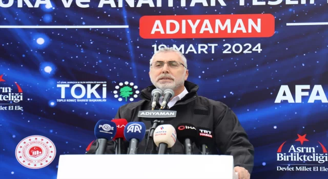 Bakan Işıkhan, Adıyaman’da deprem konutlarının kura töreninde konuştu: