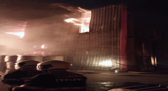 Adana’da plastik fabrikasında çıkan yangın kontrol altına alındı