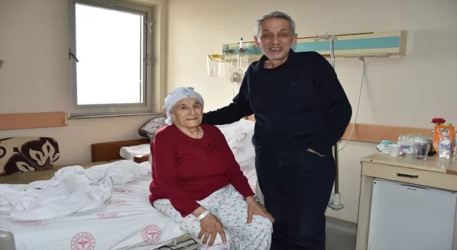 Trabzon’da 84 yaşındaki kadının karnından 10 kilogramlık kitle ameliyatla alındı 