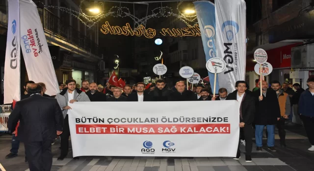 Trabzon’da teravih sonrası Filistin’e destek yürüyüşü gerçekleştirildi