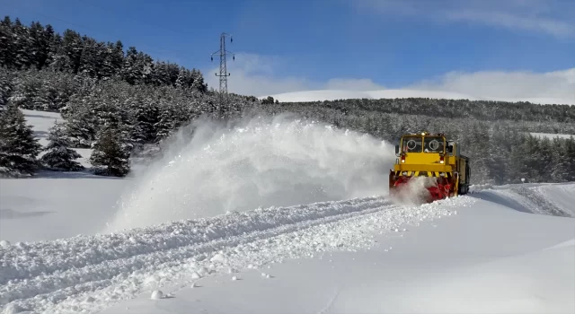 TCDD ekiplerinin Kars’ta önemli hatlardaki kar mesaisi sürüyor