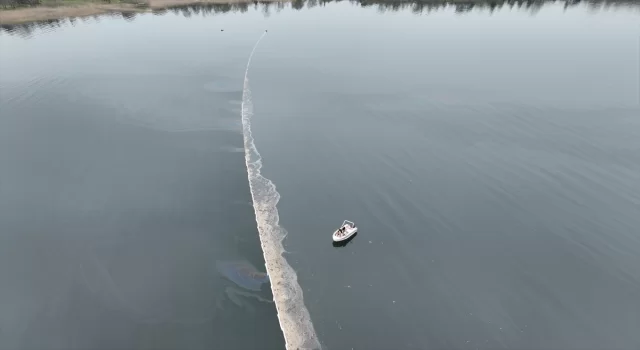 Sapanca Gölü’ne sızan yakıtın temizlenmesi için çalışma yürütülüyor