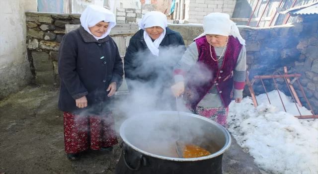 Van’daki Kırgız Türkleri ramazan boyunca aynı sofrada iftar yapıyor