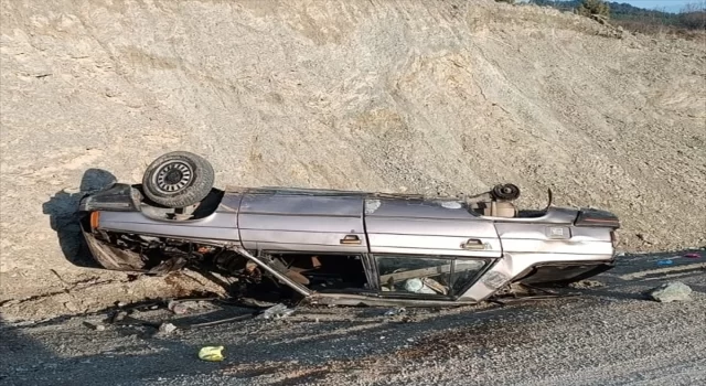 Sinop’ta devrilen otomobildeki 1 kişi öldü, 1 kişi yaralandı
