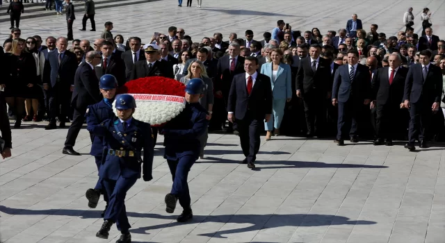İBB Başkanı İmamoğlu, Anıtkabir’i ziyaret etti: