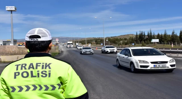 ”Kilit kavşak” Kırıkkale’de bayram öncesi trafik yoğunluğu arttı