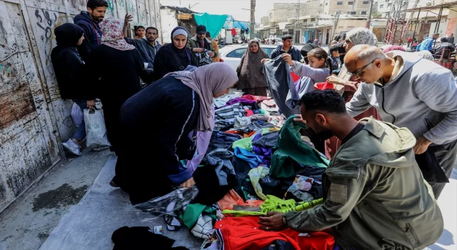 Gazze’nin güneyindeki Refah’ta çarşılarda buruk bayram telaşı yaşanıyor