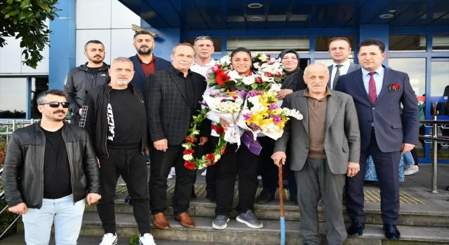Avrupa şampiyonu boksör Havvanur Kethüda, Trabzon’da coşkuyla karşılandı