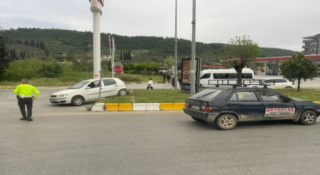 Aydın’da iki otomobilin çarpışması sonucu 4 kişi yaralandı