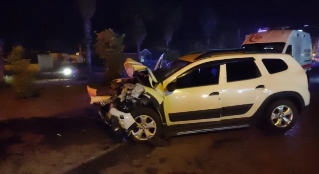 Adana’da pikapla çarpışan otomobilin sürücüsü ağır yaralandı