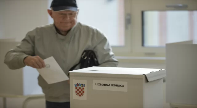 Hırvatistan’da halk genel seçim için sandık başında