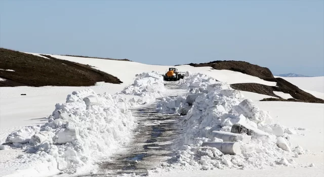 Muş’ta karla mücadele ekipleri kış boyunca kilometrelerce yolu kardan temizledi