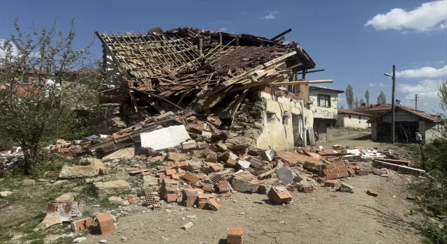 Yozgat’ta depremden etkilenen ilçe ve köylerde hasar tespit çalışmaları sürüyor