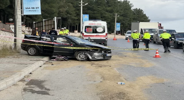 İzmir’de takla atan otomobildeki 1 kişi öldü, 2 kişi yaralandı