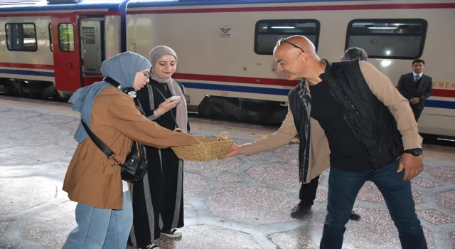 ”Turistik Diyarbakır Ekspresi” Malatya’da mola verdi