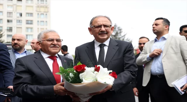 Bakan Özhaseki’den belediye başkanlarına ”kentsel dönüşüm” çağrısı: