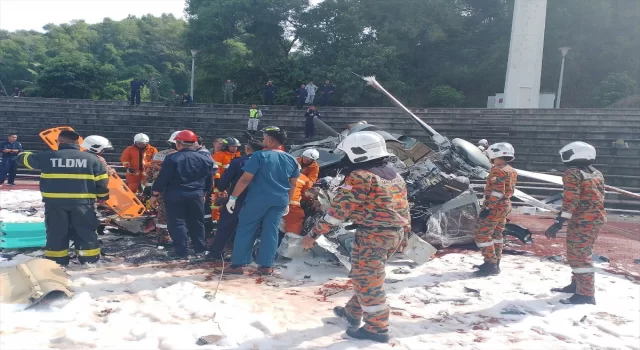 Malezya’da 2 askeri helikopterin çarpışması sonucu 10 kişi öldü