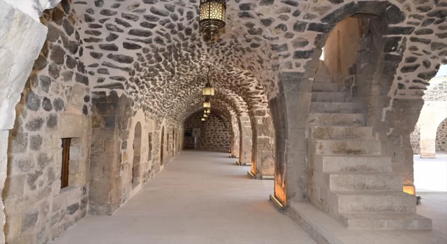 Batman Valisi Canalp, tarihi Mor Kiryakus Manastırı’ndaki restorasyon çalışmalarını inceledi