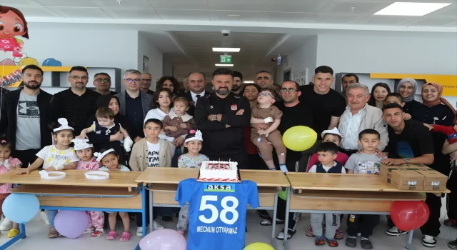 Sivasspor’da teknik direktör Uygun ve futbolcular hastanede çocukları ziyaret etti