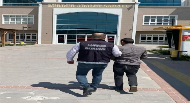 Burdur’da uyuşturucu operasyonunda yakalanan 2 sanık tutuklandı