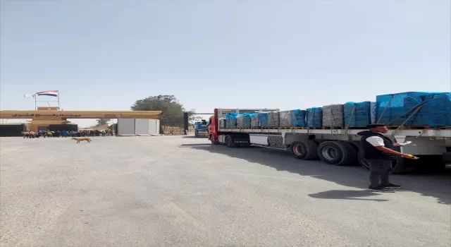 Libya’dan Gazze’ye gönderilen yardım malzemeleri Refah’tan giriş yapmaya başladı
