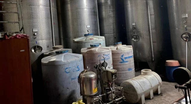 Tekirdağ’da bir depoda 72 bin litre sahte içki ele geçirildi