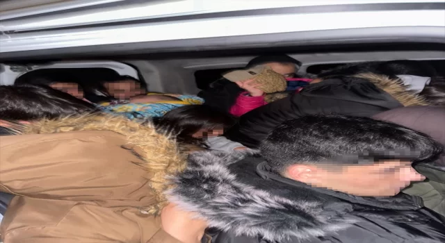 Çanakkale’de 8 düzensiz göçmen ve 1 göçmen kaçakçılığı şüphelisi yakalandı